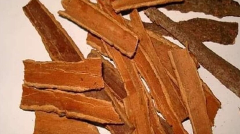 পার্শ্ব প্রতিক্রিয়া কী?-দারচিনি সাধারণত নিরাপদ, তবে অতিরিক্ত পরিমাণে গ্রহণ (বিশেষ করে ক্যাসিয়া দারচিনি) পার্শ্ব প্রতিক্রিয়া সৃষ্টি করতে পারে: