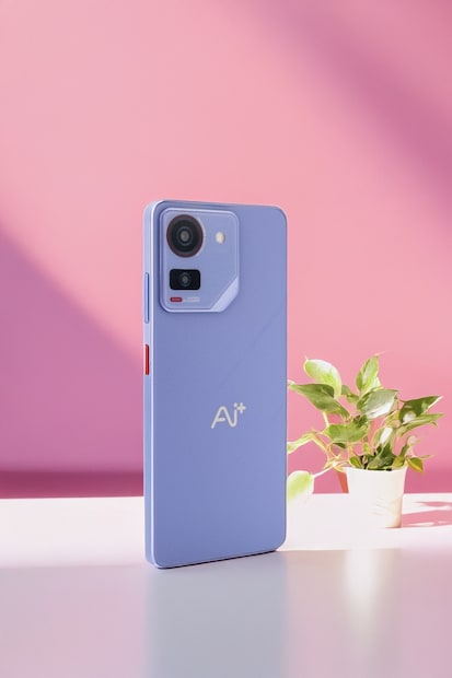 Ai+ Smartphone লাইনআপে রয়েছে দু’টি মডেল - Pulse এবং Nova 5G। উভয় মডেলেই রয়েছে ৬.৭ ইঞ্চির HD+ ডিসপ্লে। আর দুটি ডিভাইসই চালিত হবে T615 এবং T8200 চিপ দ্বারা। সঙ্গে থাকবে ১ টিবি পর্যন্ত এক্সপ্যান্ডেবল মেমোরি অপশনও। এর পাশাপাশি উভয় মডেলেই থাকবে ৫০ মেগাপিক্সেলের ড্যুয়াল এআই ক্যামেরা, ৫০০০ mAh ব্যাটারি এবং সাইড ফিঙ্গারপ্রিন্ট সেন্সর। আর সবথেকে গুরুত্বপূর্ণ বিষয় হল, মোট ৫টি কালার অপশনে মিলবে এই ফোনগুলি। সেগুলি হল - ব্লু, ব্ল্যাক, গ্রিন, পার্পল এবং পিঙ্ক। বিশ্বাসযোগ্য এবং সাশ্রয়ী স্মার্টফোনের চাহিদা বৃদ্ধি প্রসঙ্গে Flipkart-এর ভাইস প্রেসিডেন্ট মোবাইল স্মৃতি রবিচন্দ্রন বলেন যে, “Flipkart-এ আমরা এমন স্মার্টফোনের চাহিদা বৃদ্ধি পেতে দেখেছি, যেগুলি শুধু সাশ্রয়ীই নয়, সেই সঙ্গে ভরসাযোগ্যও বটে!”