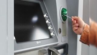 ATM এর টাকা বেরোনোয় জায়গাতে করা কারসাজি! জালিয়াতির বড় অভিযোগ, হাতে নাতে ধৃত দুষ্কৃতি