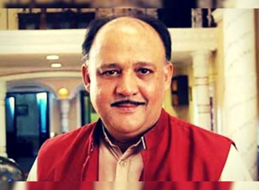 সেখান থেকে তিনি নিজের অভিনয় দক্ষতাকে আরও উন্নত করেন এবং তার পর সরাসরি মুম্বই চলে যান, যাতে তিনি একজন নায়ক হতে পারেন। ১৯৮২ সালে তিনি প্রথমবারের মতো 'গান্ধি' ছবিতে একটি ছোট ভূমিকায় অভিনয় করেছিলেন। তিনি এর জন্য ২০ হাজার টাকা পেয়েছিলেন।