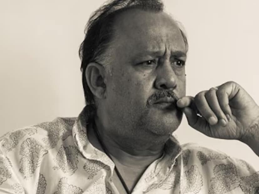 এরপর অনেক হিট ছবিতে বাবার ভূমিকায় অভিনয় করেছেন তিনি। ‘হাম আপকে হ্যায় কৌন’, ‘হাম সাথ সাথ হ্যায়’, ‘বিবাহ’, ‘পরদেস’, ‘তাল’-এর মতো ছবিতে তাঁর অভিনয় দর্শকদের মন জয় করেছে। টিভিতেও তিনি 'বুনিয়াদ', 'বিদাই', 'রিশতে'-র মতো ধারাবাহিকে দারুণ অভিনয় করেছেন। কিন্তু গত ৪৫ বছর ধরে তিনি একই ভাবমূর্তির মধ্যে আটকে আছেন। সেই কারণেই 'কামাগ্নি'-র মতো দুঃসাহসী ছবিতে তিনি এক বিতর্কিত চরিত্রে অভিনয় করতে দ্বিধা করেননি। 