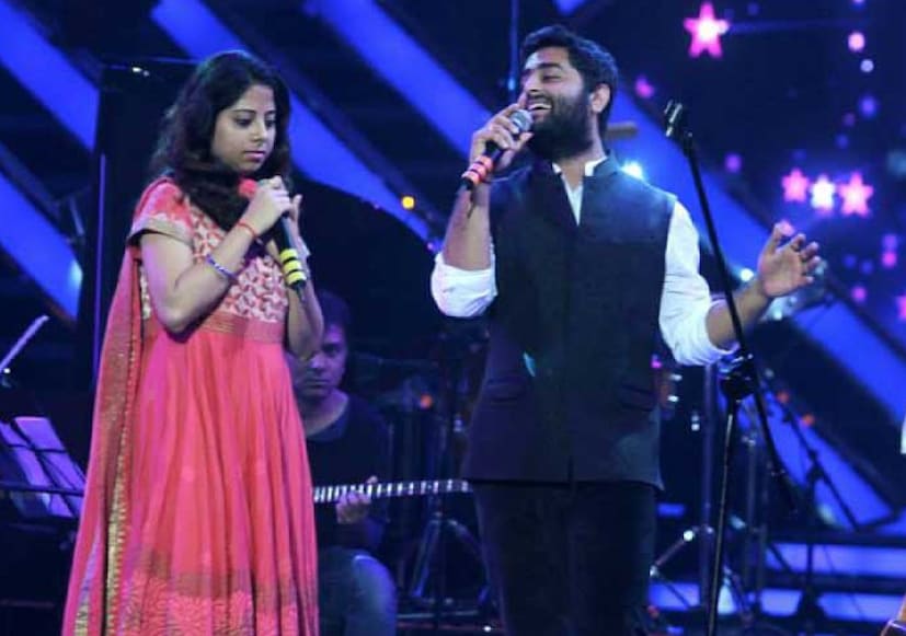 জানা যায়, কখনও দাদার নাম ভাঙিয়ে কাজ পাওয়ার চেষ্টা করেননি অমৃতা। দাদার সঙ্গে তাঁর গান নিয়ে অনেক কথা হয় বলে জানান। তবে অরিজিৎ কখনও বোনকে সুযোগ পাইয়ে দিতে নিজের প্রভাব খাটাননি বলেই জানা যায়।