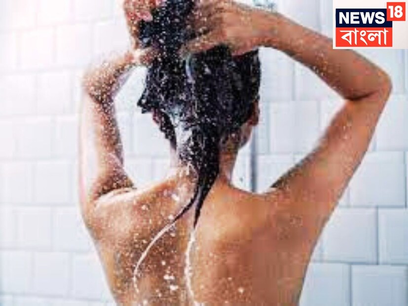 একই সঙ্গে যদি সকালে স্নান করা যায় সেক্ষেত্রে ঘুমের পরে শরীরের তাপমাত্রা স্বাভাবিক হয়ে যায় সেই ক্ষেত্রে স্নান করা ভাল ৷ প্রতীকী ছবি ৷