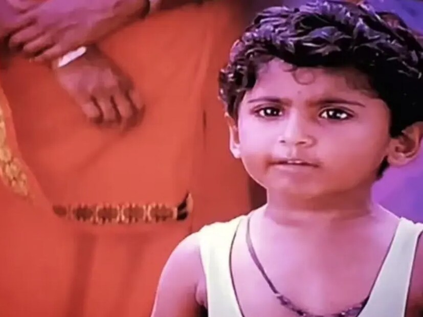 অনেকেই জানতে চাইতে পারেন যে সেই শিশুশিল্পী এখন কী করছেন এবং কোথায় আছেন- উত্তর কিন্তু অবাক করবে। আসলে, সেই শিশুশিল্পী আর কেউ নন, 'মাস্টার' মহেন্দ্রন। মাস্টার ছবিতে তাঁর অভিনয় সবাইকে মুগ্ধ করেছে। যদিও দর্শক তাঁকে ছোটবেলা থেকেই চেনেন।