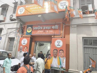 বিজেপি অফিসে ফিরল শুভেন্দুর ছবি৷  বিজেপি অফিসে ফিরল শুভেন্দুর ছবি৷