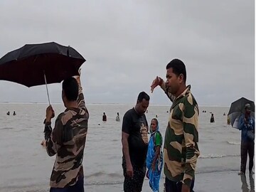 দুর্ঘটনার পর বকখালির সমুদ্রে পুলিশের নজরদারি৷ 