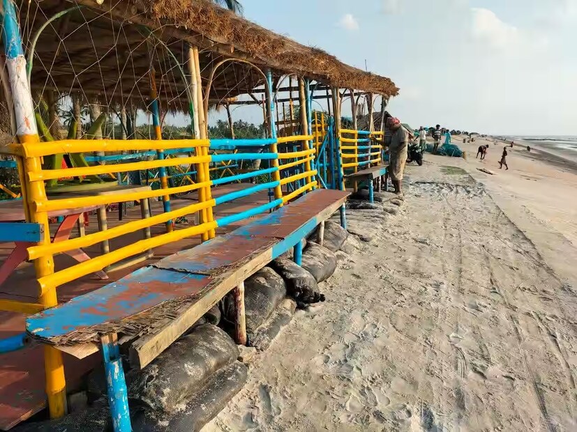 এদিকে পর্যটক বেশি আসার খবরে খুশি সকলেই। এখানে আরও কিছু পরিকাঠামোগত উন্নয়ন করলে আরও পর্যটক বাড়বে বলে মনে করছেন পর্যটন ব্যবসায়ীরা। এ নিয়ে স্থানীয় বাসিন্দা তথা সমুদ্র সৈকতের এক ফটোগ্রাফার দিবাকর চৌধুরী জানান, 