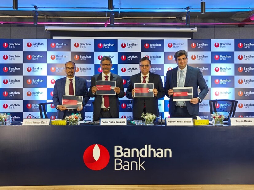 বন্ধন ব্যাঙ্কের স্লিপেজ বা ঋণের পতন Q4FY25-এ ১৭৫০ কোটি থেকে কমে ১৫৫০ কোটি টাকায় এসে দাঁড়িয়েছে। এদিকে ক্রমিক ভিত্তিতে সংশ্লিষ্ট ব্যাঙ্কের অ্যাসেট কোয়ালিটি দুর্বল হয়ে গিয়েছে। তবে Q1FY26-এ গ্রস এনপিএ (জিএনপিএ) বেড়ে হয়েছে ৬৬২০ কোটি টাকা। যা Q4FY25-এ ছিল ৬৪৪০ কোটি টাকা এবং Q3FY25-এ ছিল ৬১৮০ কোটি টাকা। ফলে এই নিয়ে GNPA টানা পাঁচ বার বৃদ্ধি পেল। যা অ্যাসেট কোয়ালিটির উপর ক্রমাগত চাপ ইঙ্গিত করছে। Q4FY25-এ নেট এনপিএ (এনএনপিএ) Q4FY25-এ ১৬৯০ কোটি টাকা থেকে বেড়ে হয়েছে ১৭৪০ কোটি টাকা। 