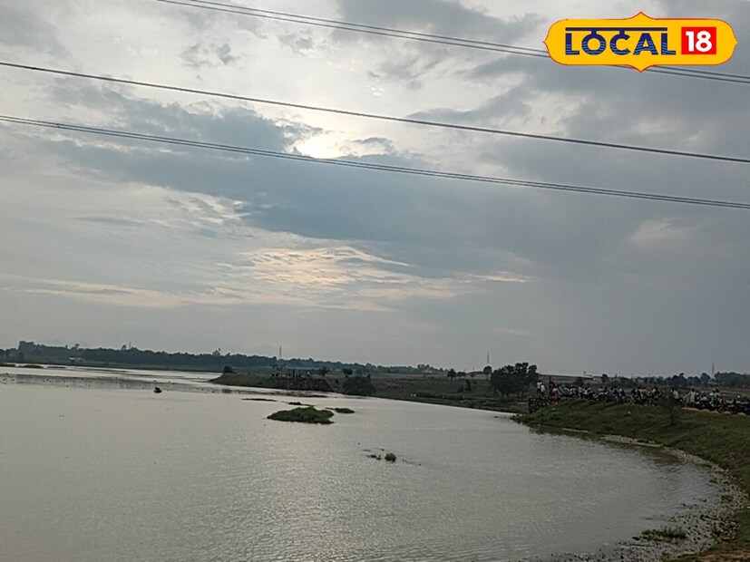 জঙ্গলমহল অধ্যুষিত জেলা ঝাড়গ্রাম। তুলনামূলকভাবে ছোট এই জেলার আবহাওয়ার সঙ্গে বাঁকুড়া এবং পুরুলিয়ার আবহাওয়ার খুব একটা পার্থক্য নেই। 
