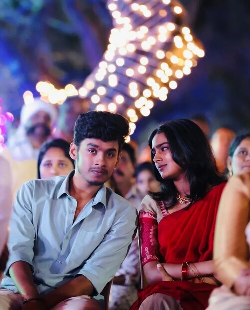 বলা ভাল, এই ছবির সামনে একেবারে গুঁড়িয়ে গিয়েছে ‘ছাভা’।  সুপারহিট এই তামিল ছবিটির নাম হল ‘ট্যুরিস্ট ফ্যামিলি’। এই ছবিটি শুধু বক্স অফিসে সুপারহিটই হয়নি, তার পাশাপাশি বক্স অফিসে বড়সড় ছাপ ফেলে গিয়েছে। অথচ ছবিটির গল্প মনকে একেবারে ফুরফুরে করে দেবে। তবে বলাই যায় যে, এই ছবিটি সকলের দেখা উচিত।  তামিল ‘ট্যুরিস্ট ফ্যামিলি’ ছবির বাজেট ছিল মাত্র ৭ কোটি টাকা। ছবিটি পরিচালনা করেছেন অভিষণ জীবিত। সারা বিশ্বের বক্স অফিসে এই ছবিটি আয় করেছে প্রায় ৯০ কোটি টাকা। মুনাফার দিক থেকে এক নম্বর ছবি হয়ে উঠেছিল এটি।  