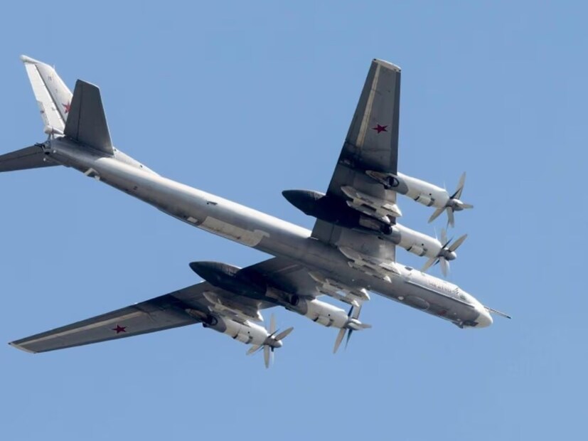 রাশিয়ান TU-160 ব্ল্যাকজ্যাক এবং আমেরিকান বি-২১ রেইডারের মতো বোমারু বিমান থেকে অনুপ্রেরণা নিয়ে ভারত এবার সামরিক ক্ষমতা বৃদ্ধিতে উদ্যোগী হয়েছে। কেন এমন বোমারু বিমানের প্রয়োজন ছিল? এখন বিশ্বে যুদ্ধের ধরন বদলে গিয়েছে। এখন যুদ্ধ কেবল স্থলে মুখোমুখি নয়, সাইবার, মহাকাশ এবং দূরপাল্লার বিমান হামলার মাধ্যমেও সংঘটিত হচ্ছে। চিন H-20 কৌশলগত বোমারু বিমানে সমৃদ্ধ হয়েছে। মার্কিন যুক্তরাষ্ট্রের কাছে দীর্ঘ দিন ধরে বি-২ স্পিরিট ছিল আর এখন এটি বি-২১ রেইডারের মাধ্যমে বিশ্বজুড়ে শক্তি প্রদর্শন করছে। ভারতের পারমাণবিক ক্ষেত্র ইতিমধ্যেই ক্ষেপণাস্ত্র এবং সাবমেরিনের সমৃদ্ধ ছিল। কিন্তু এখন প্রয়োজন একটি কৌশলগত বায়ুবাহিত প্ল্যাটফর্ম, অর্থাৎ একটি বোমারু বিমান, যা যে কোনও সময়ে, যে কোনও দূরত্ব থেকে ক্ষেপণাস্ত্র বা পারমাণবিক হামলার মাধ্যমে শত্রুকে ধ্বংস করতে পারে। এটি ভারতের প্রতিরোধ ক্ষমতাকে একটি নতুন মাত্রা দেবে।