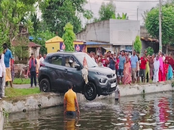 Chinsurah Car Accident: স্ত্রীকে গাড়ি চালানো শেখাচ্ছিলেন স্বামী, হঠাৎ বড়সড় বিপত্তি! সাতসকালে শিউরে উঠল চুঁচুড়া
