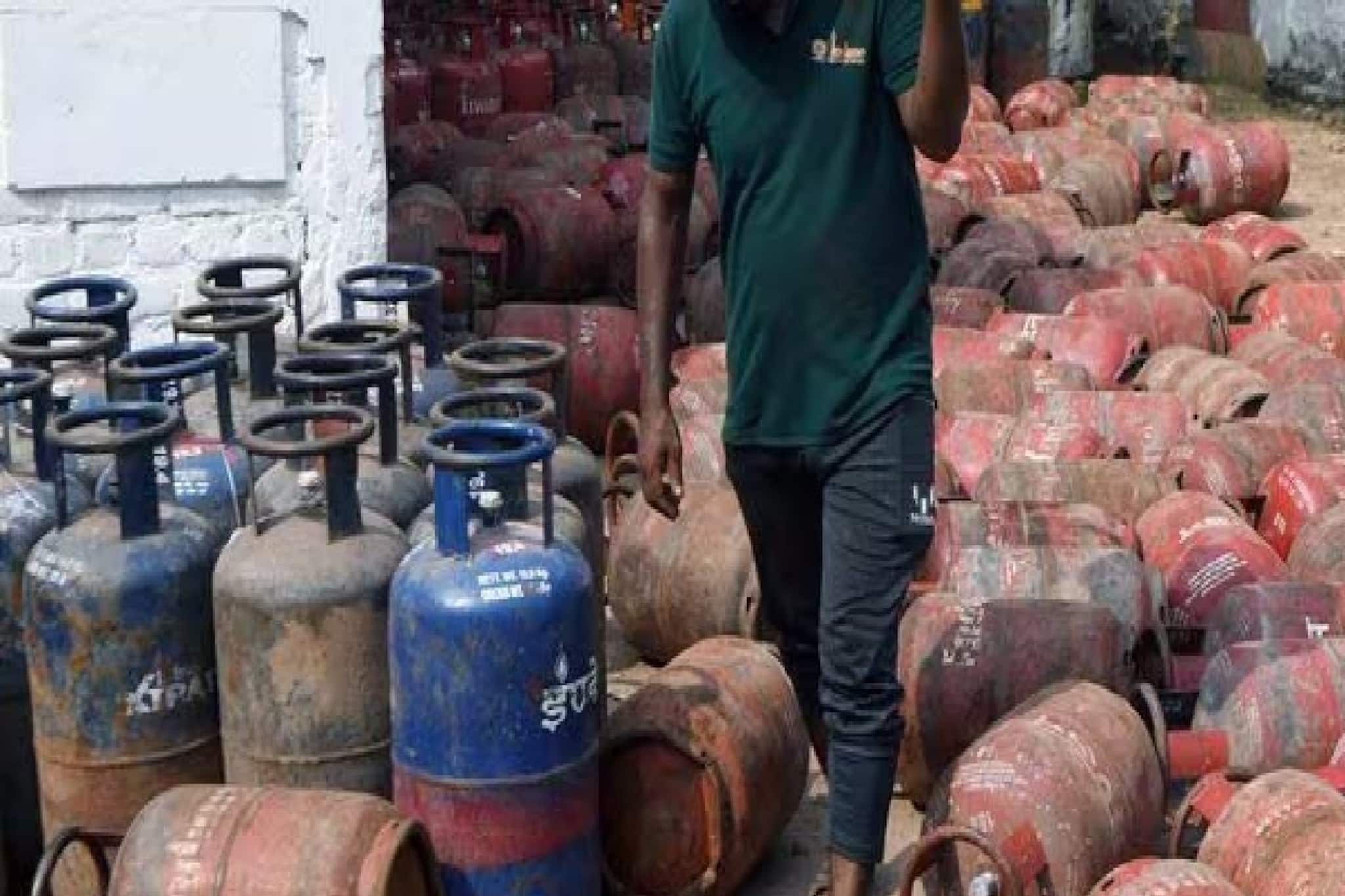 জুলাইয়ের শুরুতেই পকেটে স্বস্তি! পরপর চার মাসে সর্বাধিক পতন ‘এই’ সিলিন্ডারের দামে,কত হল দর