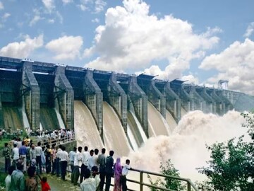 এক 'কিউসেক' মানে কতটা জল বলুন তো? বর্ষা এলেই লাখ লাখ কিউসেক জল ছাড়ে ডিভিসি