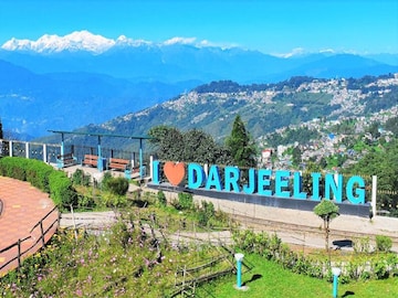 Darjeeling: বর্ষায় দার্জিলিং যাচ্ছেন? বন্ধ হয়ে যাচ্ছে পর্যটকদের প্রিয় ‘এই’ জিনিসগুলি, যাওয়ার আগে অবশ্যই জানুন