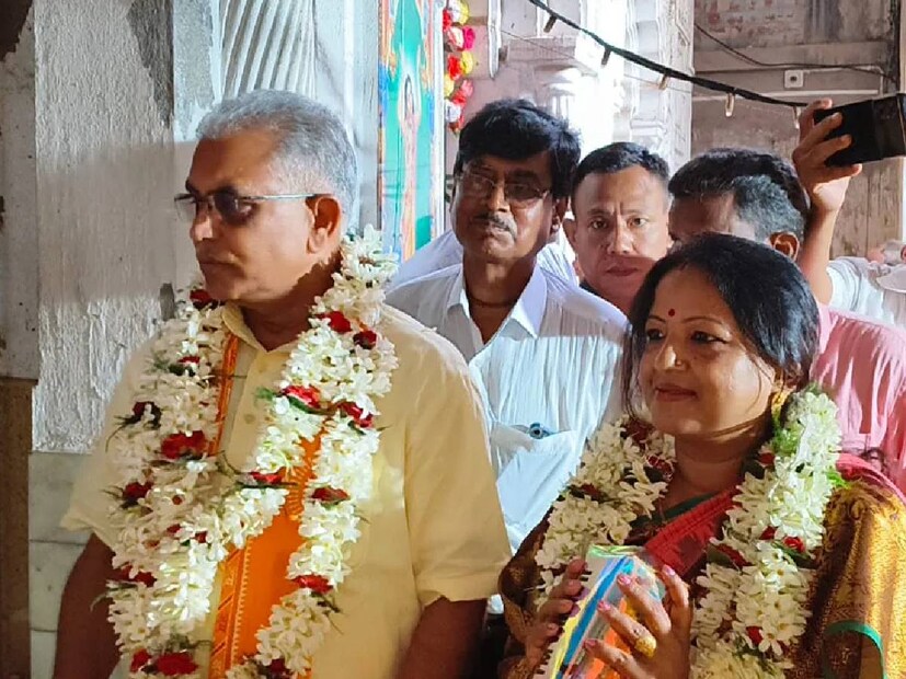 আর সেখানেই সাংবাদিকদের প্রশ্নে নিজের স্বমহিমায় দেখা গেল দিলীপ ঘোষকে। একের পর এক সোজাসাপ্টা উত্তরে বোমা ফাটালেন বিজেপির দাপুটে নেতা। এসবের পাশাপাশি কলেজে ইউনিয়ন রুম বন্ধ নিয়ে আদালতের নির্দেশ প্রসঙ্গেও এদিন প্রতিক্রিয়া দেন দিলীপ ঘোষ।