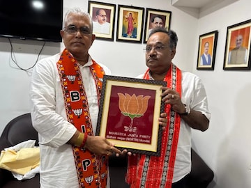 Dilip Ghosh: শমীকের সঙ্গে বৈঠকের পরই দিল্লি থেকে ফোন, বিজেপিতে ফিরছে দিলীপের দাপট?