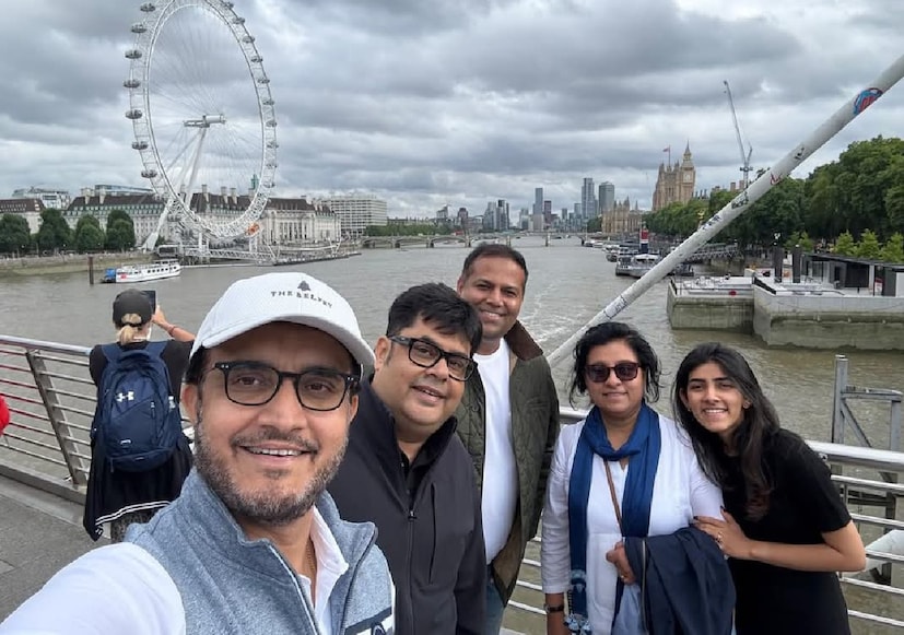 সৌরভের বায়োপিক পরিচালনা করবেন বিক্রমাদিত্য মোতওয়ানে। কলকাতা ও ইংল্যান্ডে ছবির শুটিং হওয়ার কথা। তবে আরও একটি বিষয় নিয়ে এখনও জলঘোলা চলছে। সৌরভের বায়োপিকে ডোনার চরিত্রে কাকে দেখা যাবে!