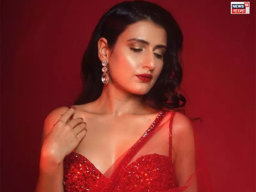 যদিও নেটফ্লিক্সের ‘আপ জ্যায়সা কোই’-র ট্রেলার প্রিভিউয়ের সময় অবশ্য প্রেমের এই জল্পনা উড়িয়ে দিয়েছেন ফতিমা সানা শেখ। প্রেম-সম্পর্ক প্রসঙ্গে নিজের দৃষ্টিভঙ্গি এবং মতামত ভাগ করে নিয়ে অভিনেত্রী বলেন যে, “প্রেমের সম্পর্কে সাম্যের বিষয়টা তখনই আসবে, যখন দুটি মানুষ একে অপরকে শ্রদ্ধা এবং সম্মান করবেন। শুধু তা-ই নয়, তাঁরা একে অপরের কথা শুনবেন এবং সেটা কখনওই অস্বীকার করবেন না।