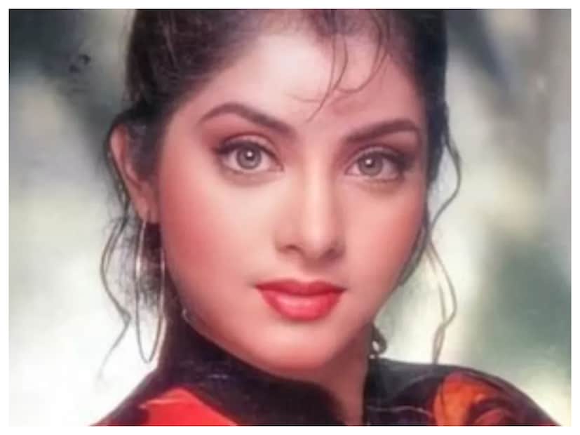 অত্যন্ত অল্পদিনেই দিব্যা ভারতী সবার মন ছুঁয়ে গিয়েছেন ৷ অভিনয়ের সঙ্গে সঙ্গে সৌন্দর্যের যে কোনও নারীকে বেশ কয়েক গোল দিতে পারেন ৷ ফাইল ছবি ৷ 