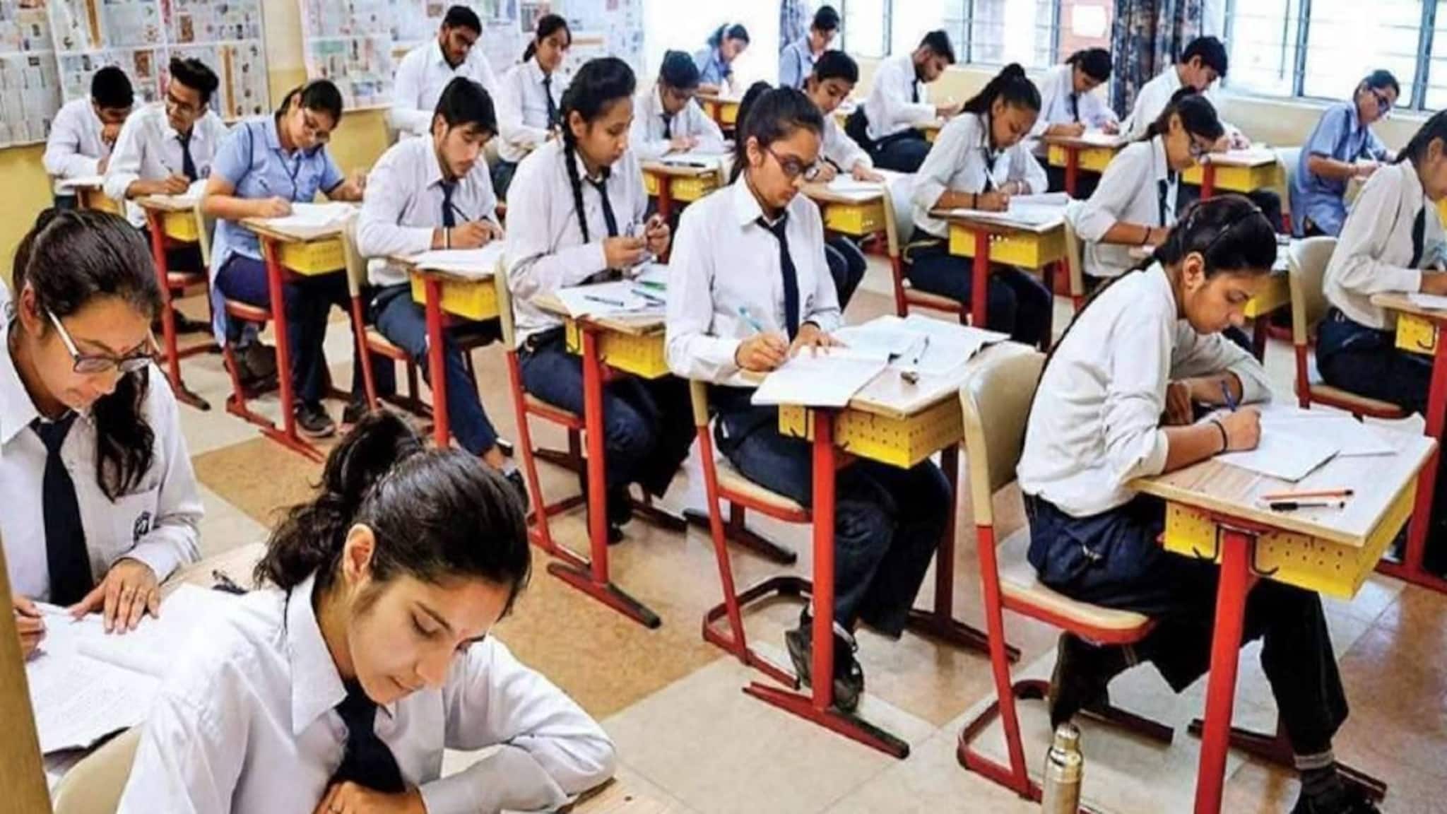 High Court on Madhyamik Exam: মাধ্যমিকের দু’দিন আগেও অমিল অ্যাডমিট! ১০০০০ টাকা জরিমানা হাইকোর্টের