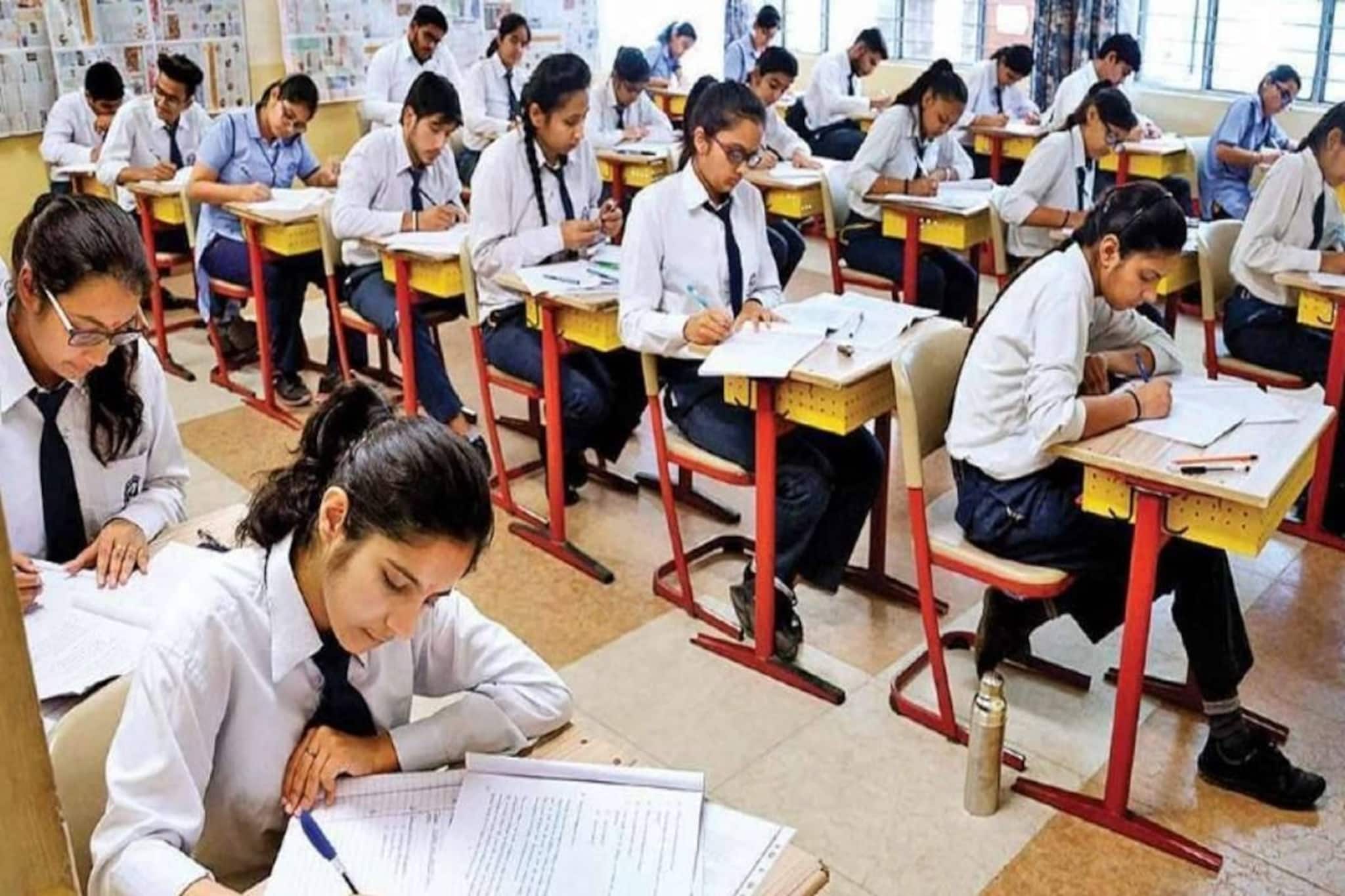 উচ্চ মাধ্যমিক পরীক্ষায় এবার আরও কড়াকড়ি, উত্তরপত্রের সঙ্গে জোড়া যাবে না বাড়তি কোনও পাতা