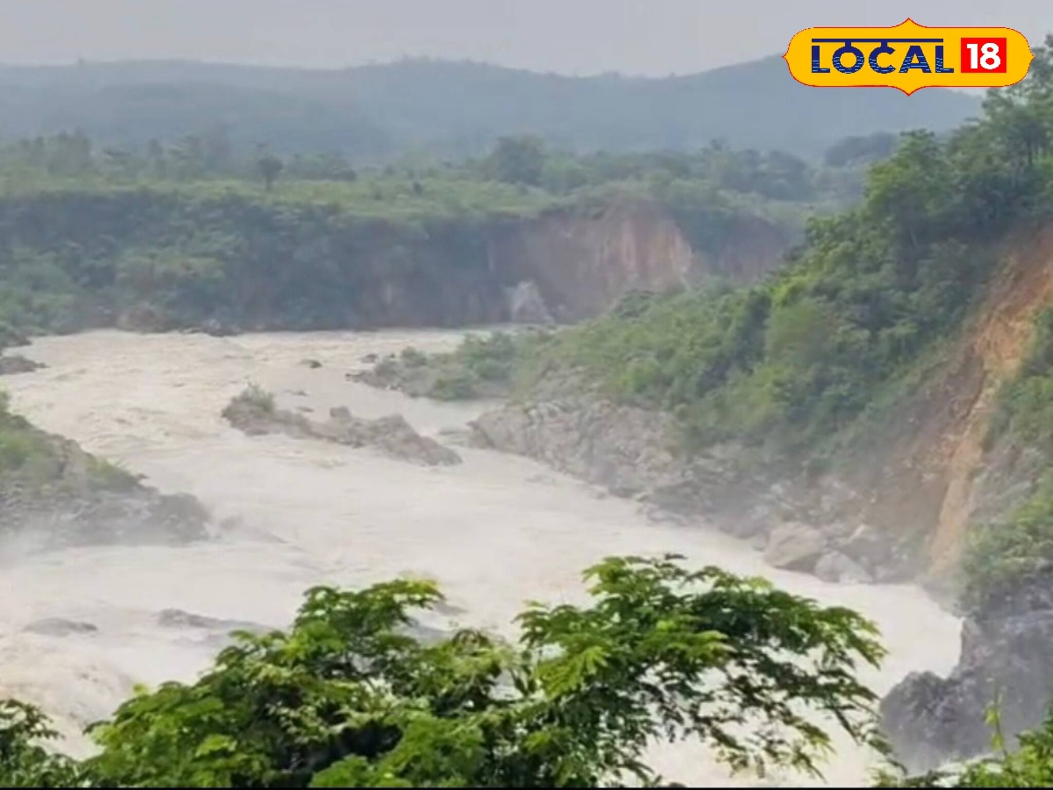 বৃষ্টি উপভোগ করতে চান? আপনার অপেক্ষায় জল-জঙ্গল-পাহাড় ঘেরা মুকুটমণিপুর!