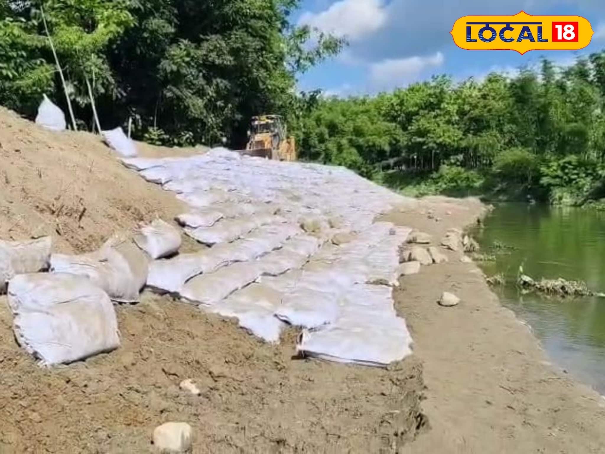 কালিদাসের মত কারবার...! বাঁধের মাটি কেটেই বাঁধ, কাজ দেখে রেগে লাল বাসিন্দারা, তারপর যা হল