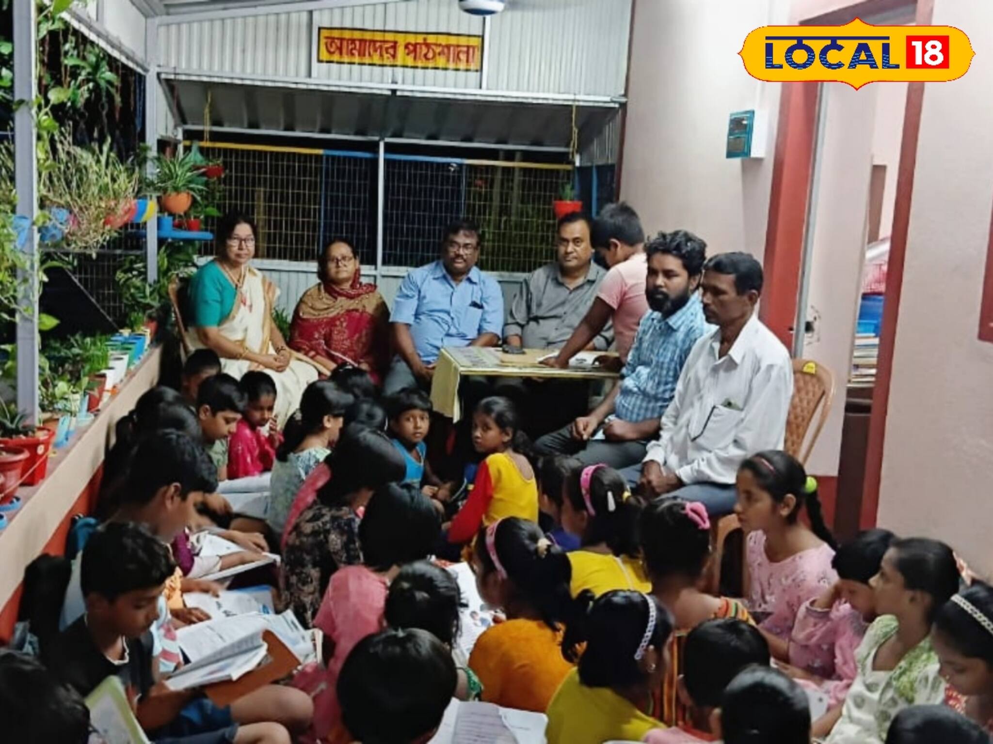 Education for Poor Children: রাত নামলেই শুরু হয় লেখাপড়া, সম্পূর্ণ বিনামূল্যে, দরিদ্র পড়ুয়াদের জন্য এটাই যেন স্বর্গরাজ্য