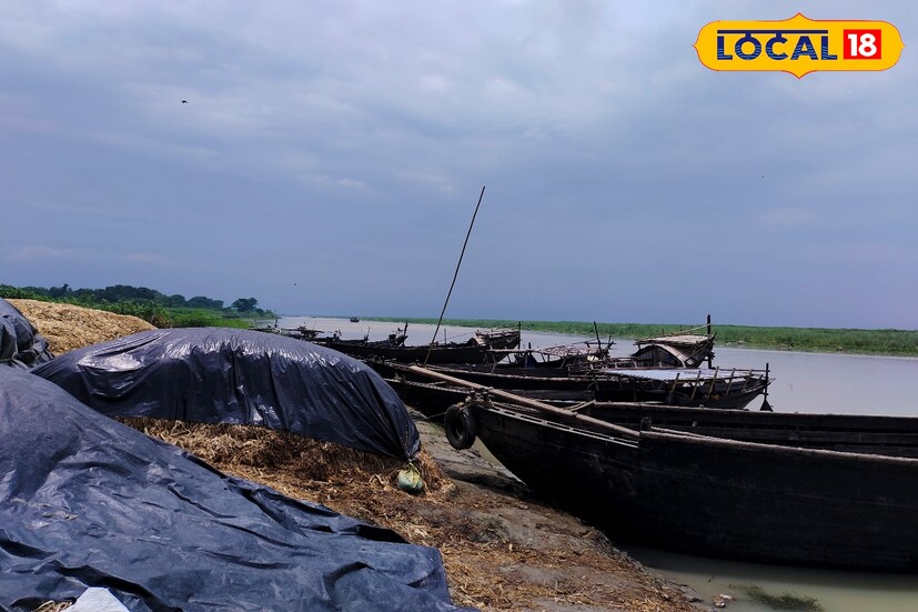 গৌড়বঙ্গের জেলাগুলির ক্ষেত্রে আবহাওয়া দফতরের পূর্বাভাসে বিশেষ কোনও সতর্কতা না থাকলেও এক বা দুটি জায়গায় বজ্রপাত-সহ বৃষ্টির সম্ভাবনা রয়েছে।