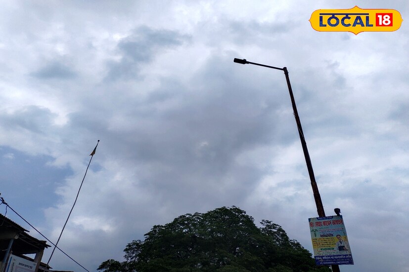 উত্তরবঙ্গের পার্বত্য সমস্ত জেলাগুলোতেই এক বা দুটি জায়গায় বজ্রপাত-সহ ঝোড়ো হাওয়ার সম্ভাবনা এবং এক বা দুটি জায়গায় ভারী বৃষ্টিপাত (০৭-১১ সেমি) হওয়ার সম্ভাবনা খুব বেশি।