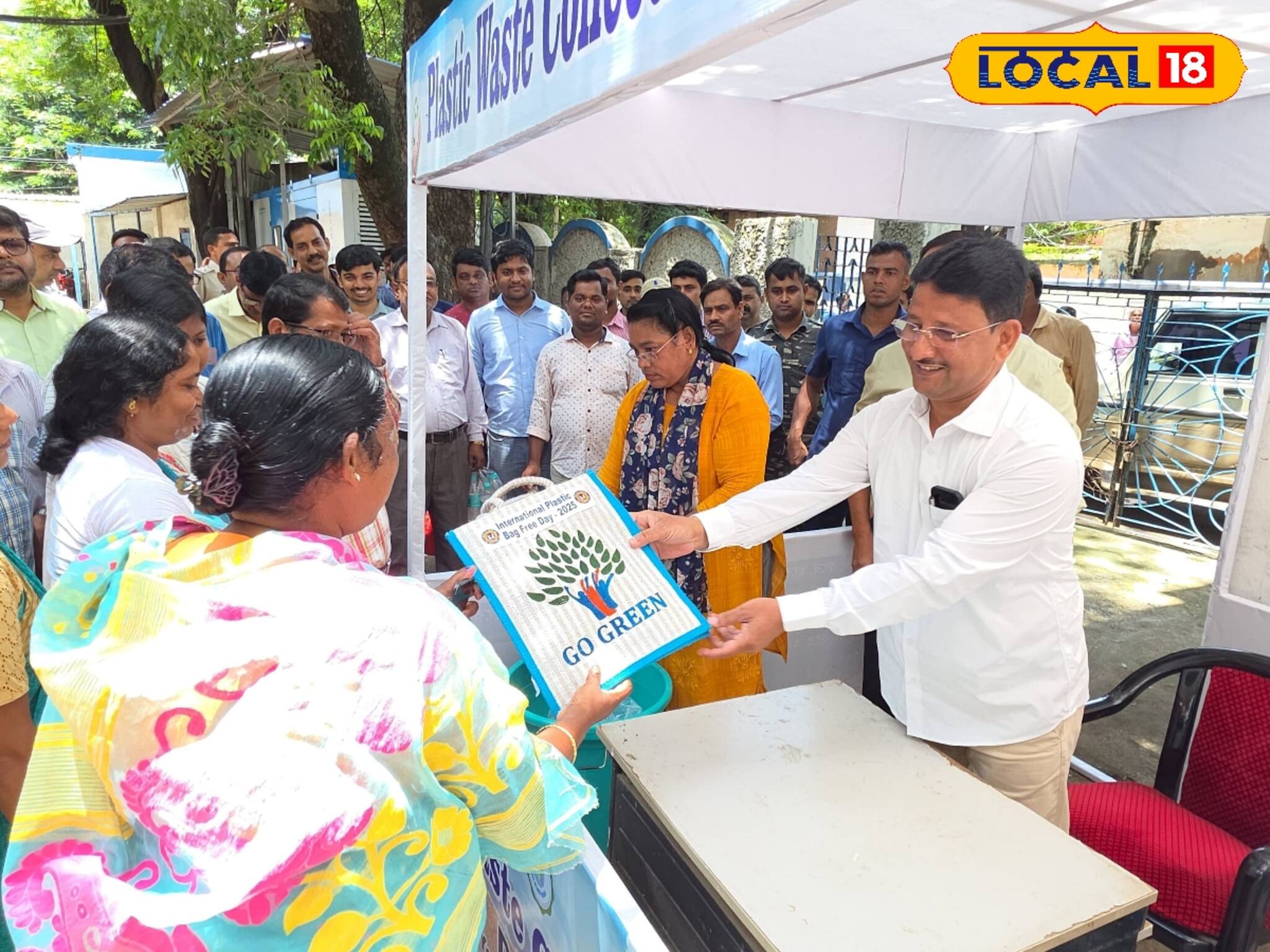 খুঁজে দেখুন বাড়িতে কি এই প্লাস্টিক আছে? জমা দিতে পারলেই মিলবে পুরষ্কার! দেরি রলে বড় মিস