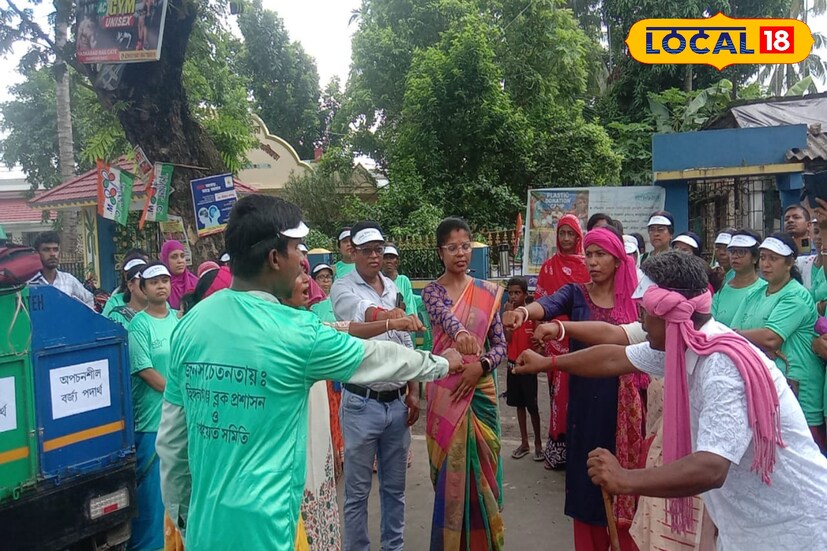 একই চিত্র দেখা গেল সুন্দরবন এলাকার বিভিন্ন ব্লক ও গ্রামের রাস্তায়। সুন্দরবনের প্রত্যন্ত অঞ্চলেও মানুষ হাতে হাত মিলিয়ে প্লাস্টিক দূষণ বন্ধে শপথ নিচ্ছেন। গ্রামের বাজার থেকে রাস্তাঘাট, সব জায়গায় প্লাস্টিক মুক্ত রাখার আহ্বান জানানো হচ্ছে।