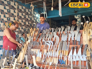 West Medinipur News: যুগের সঙ্গে তাল মিলিয়ে বদলেছে ব্যবসার পদ্ধতি, আজও এই এলাকার সম্পদ কামাররাই, বাড়িয়ে চলেছে খ্যাতি