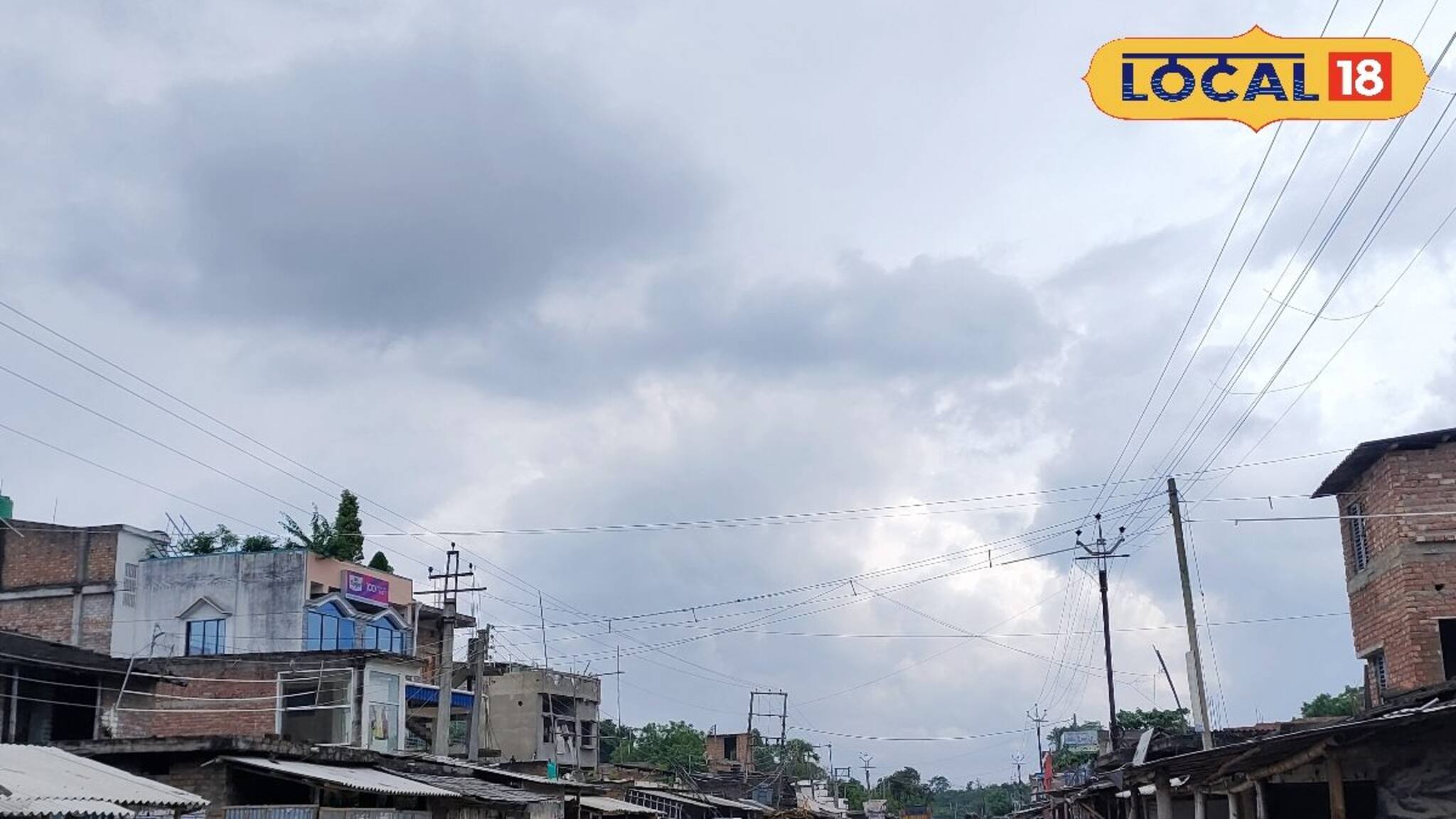 শিয়রে ঘূর্ণাবর্ত, মৌসুমি অক্ষরেখার দাপট...!দফায় দফায় বৃষ্টি,কেমন থাকবে ২ দিন, জানাল আইএমডি