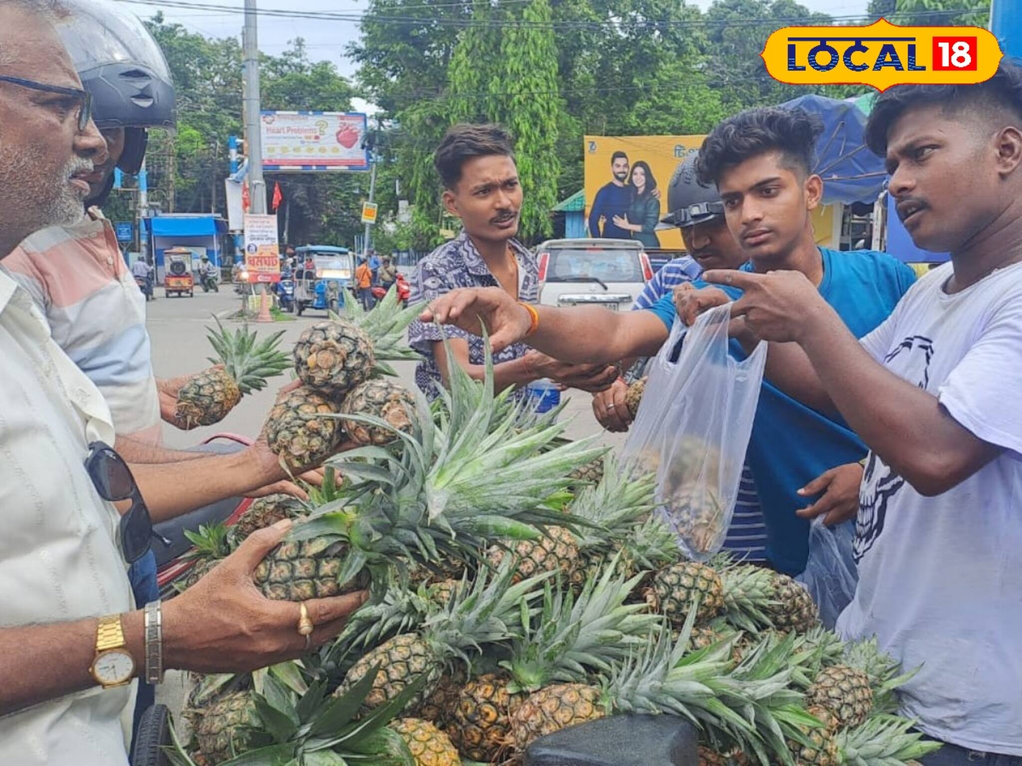 আনারসের জলের দর...! বিশ্বাস হবে না আপনারও, কম দাম দেখেই থলি ভরে নিয়ে আসছেন ক্রেতারা