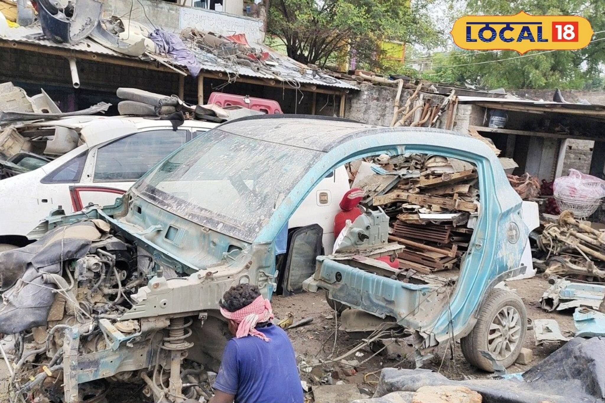 আস্ত গাড়ি টুকরো টুকরো করা হয় এই গ্রামে! এটাই জীবিকা! শুনলে অবাক হবেন