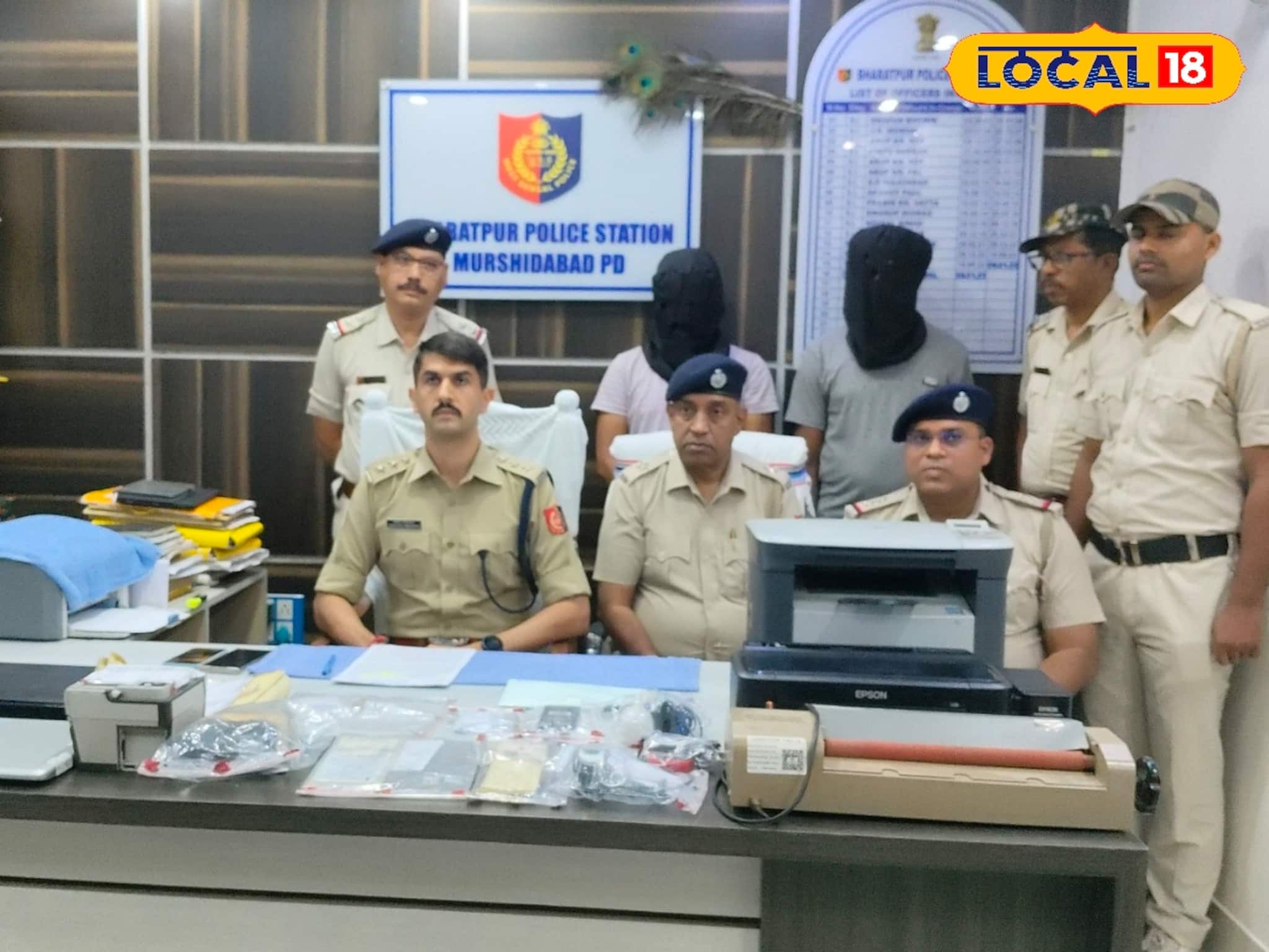 সামনে দোকান, আর আড়ালে... মুর্শিদাবাদে দোকানের মধ্যে যা খুঁজে পেল পুলিশ, মাথায় হাত সকলের