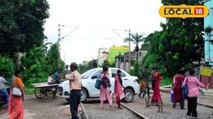 সোনারপুরে রাধা গোবিন্দ পল্লী রেললাইন পারাপার সোনারপুরে রাধা গোবিন্দ পল্লী রেললাইন পারাপার