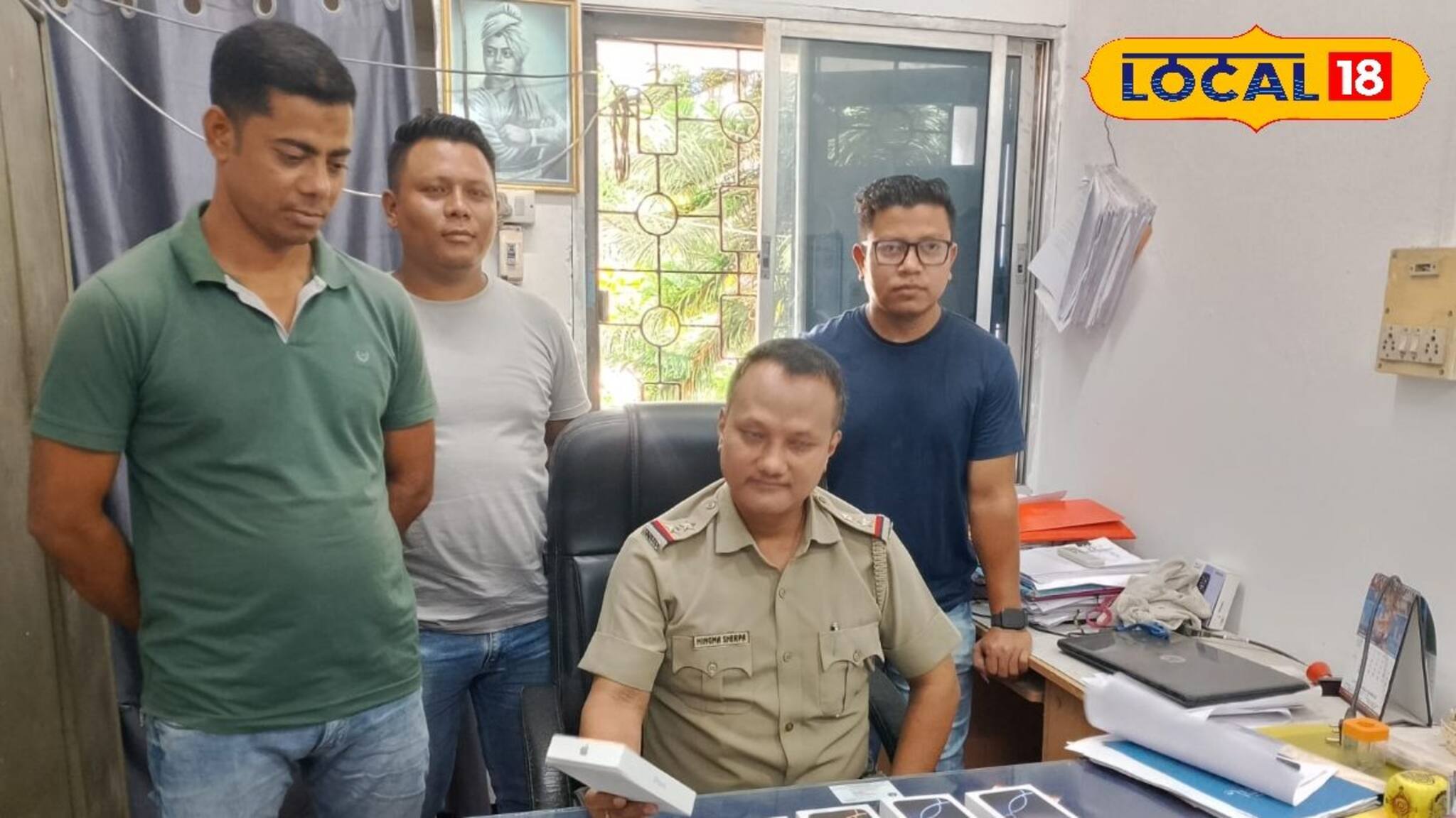 ৫০ হাজার টাকায় নতুন আইফোন ১৬ প্রো ম্যাক্স...! বেশি লাভের আশায় যা হল আলিপুরদুয়ারে