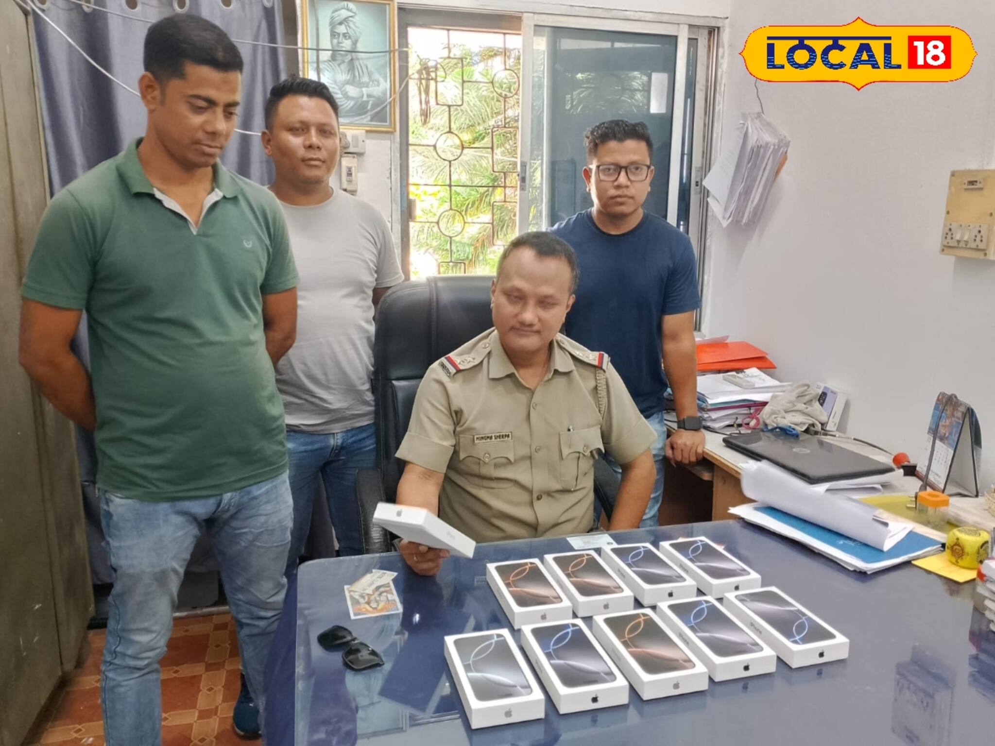 ৫০ হাজার টাকায় নতুন আইফোন ১৬ প্রো ম্যাক্স...! বেশি লাভের আশায় যা হল আলিপুরদুয়ারে