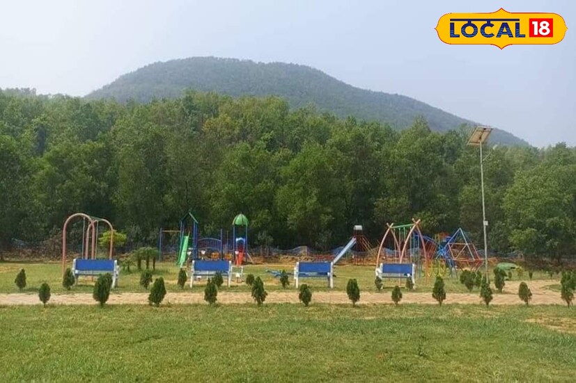 বাঁকুড়ার বিহারীনাথ পাহাড়, বাঁকুড়া জেলার সর্বোচ্চ শৃঙ্গ। তবে শুশুনিয়া পাহাড়ের মত যেন জনপ্রিয়তা নেই এই পাহাড়ের। পর্যটন ক্ষেত্রে হোক কিংবা সবুজায়ন সবক্ষেত্রেই যেন পিছনের আসনে থাকে বিহারীনাথ।