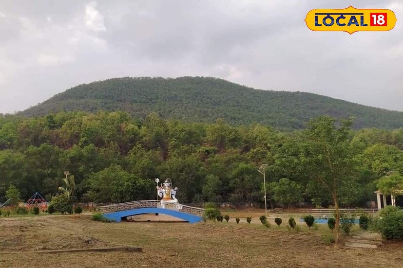 আধ্যাত্মিক কারণে হোক কিম্বা ঘুরে দেখার জন্য প্রতিবছর বিহারীনাথ পাহাড়ে হাজার হাজার পর্যটকের ভিড় জমে।