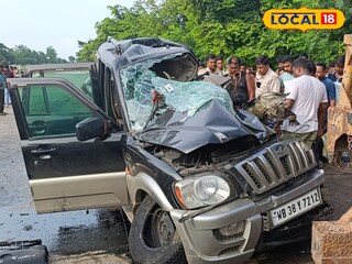 দূর্ঘটনাগ্রস্থ গাড়ি দূর্ঘটনাগ্রস্থ গাড়ি
