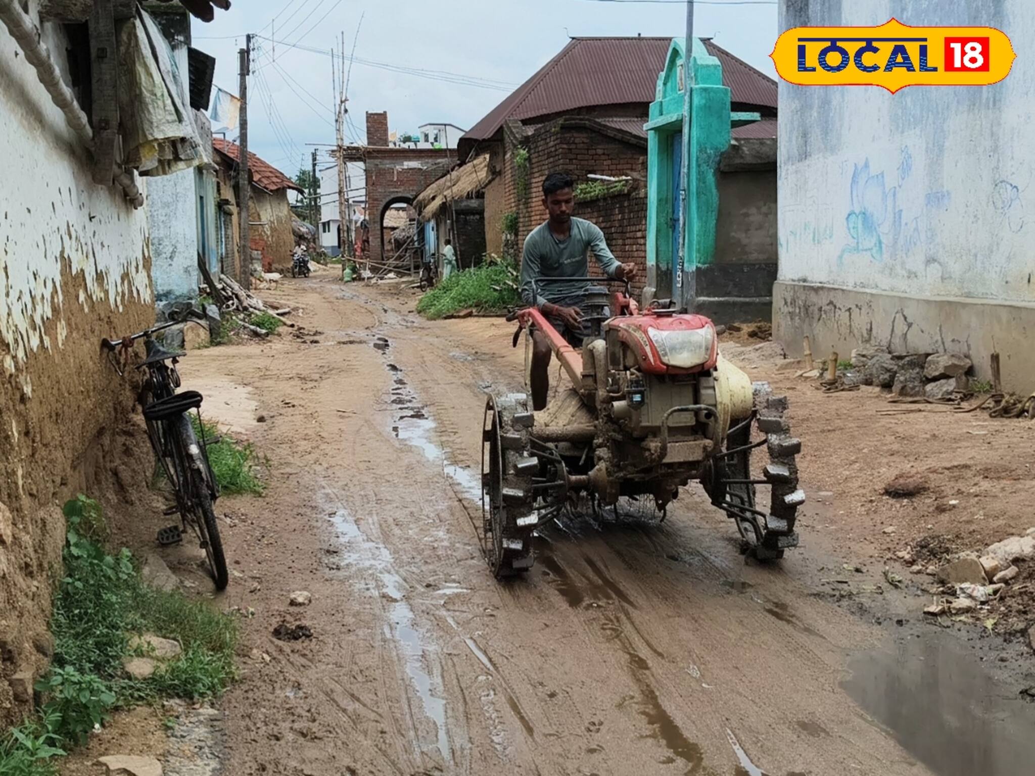 ভাবা যায়...! ডিজিটাল ইন্ডিয়ার যুগেও বাংলার এই গ্রামে নেই মোবাইল নেটওয়ার্ক!