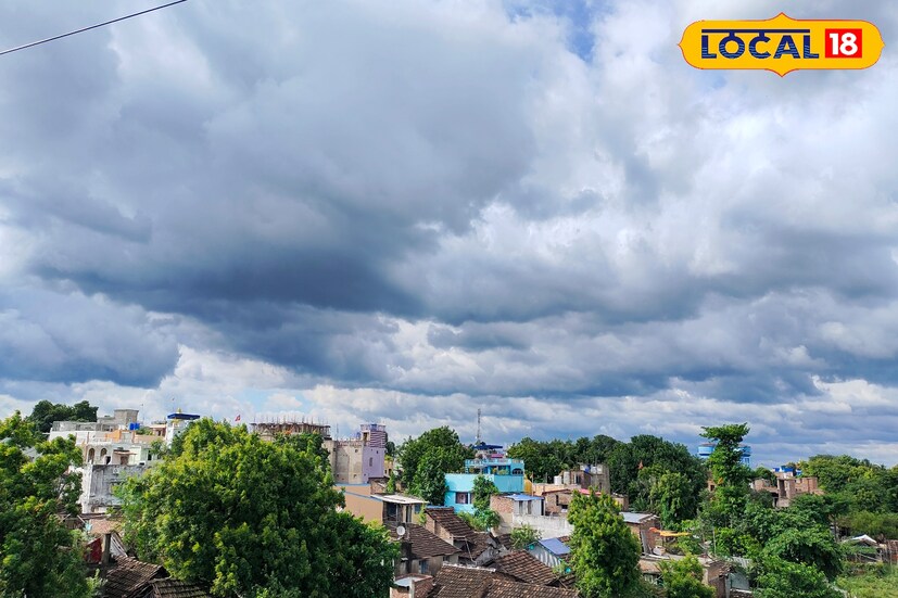 ইতিমধ্যে দক্ষিণবঙ্গের প্রতিটি জেলায় কমলা এবং কিছু জেলায় লাল সতর্কতা জারি করেছে আবহাওয়া দফতর। পাশাপাশি উত্তরবঙ্গের জেলাগুলোতেও জারি থাকছে বৃষ্টিপাত।