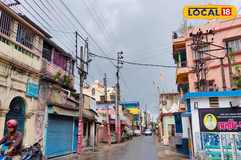 উত্তরবঙ্গের মালদহ দুই দিনাজপুর ও দার্জিলিং সহ পার্বত্যাঞ্চলের জেলাগুলির অনেক জায়গায় ঝড়ো হাওয়া সহ হালকা থেকে মাঝারি বৃষ্টি ও বজ্রবিদ্যুৎ সহ বৃষ্টিপাতের সম্ভাবনা রয়েছে।