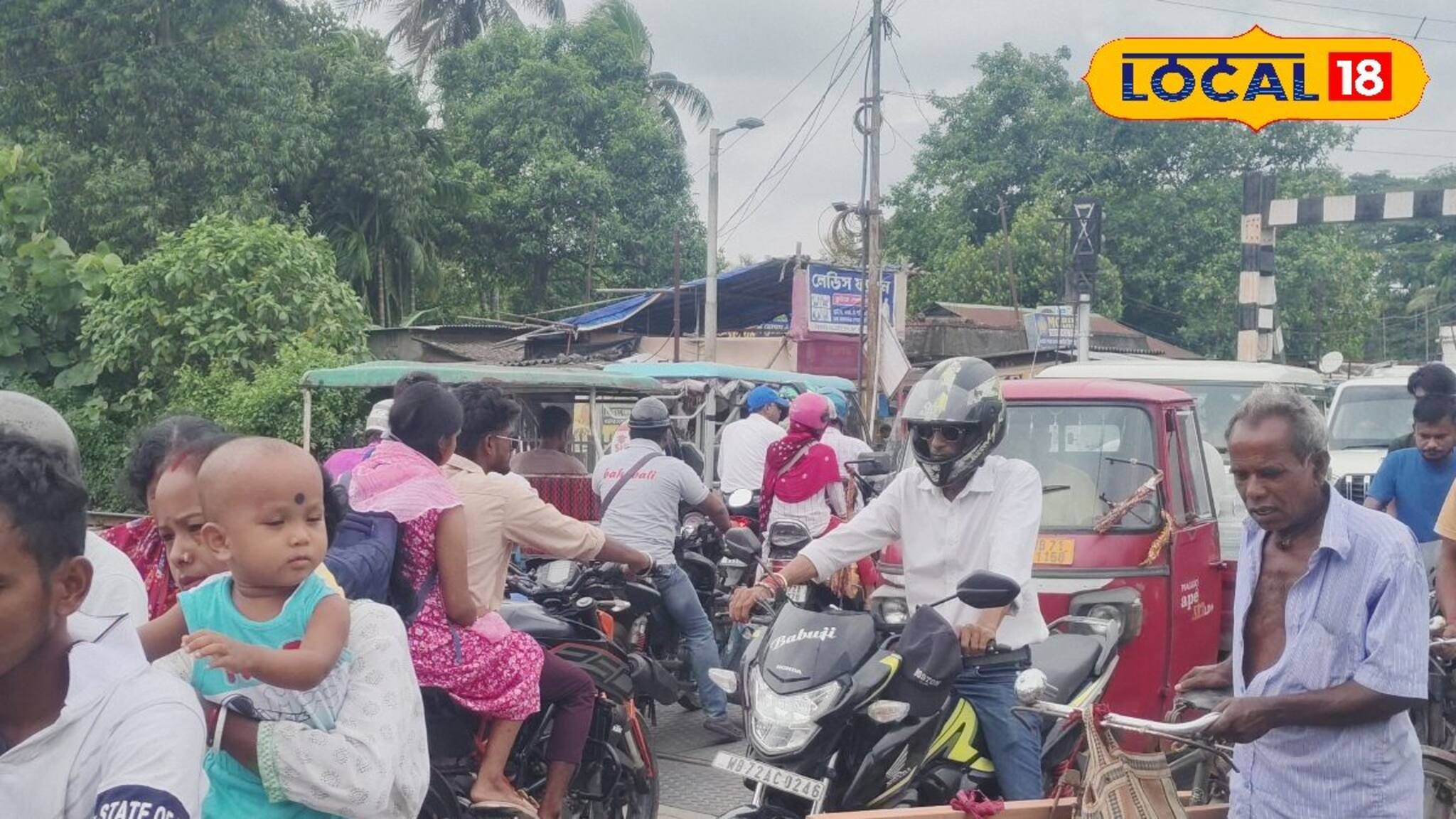 রেল গেটে দাঁড়িয়ে দাঁড়িয়ে আর সময় নষ্ট নয়...! জলপাইগুড়ি রোড স্টেশনের আগে রেলের রোড ওভারব্রিজ