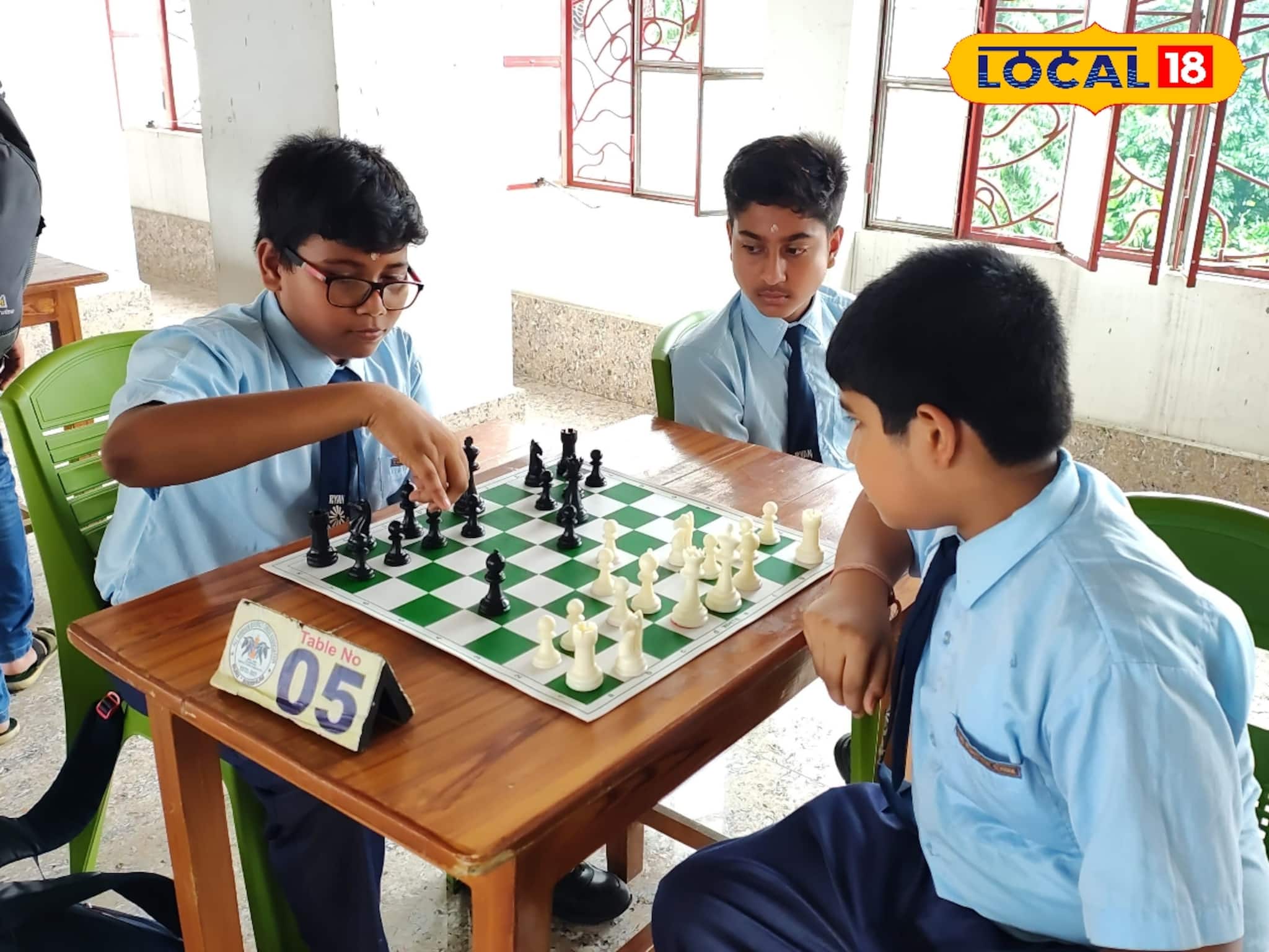 সিউড়িতে জমজমাট স্কুল দাবা প্রতিযোগিতা, রাজ্য স্তরে যাওয়ার সুযোগ ১৭ জনের