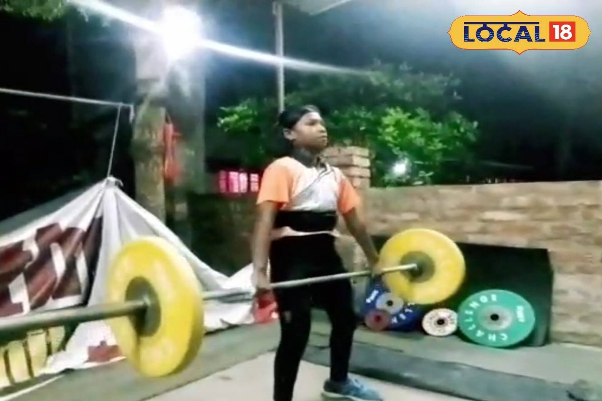 পাওয়ার লিফ্টিং-এ রাজ্যে সাফল্যের পর জাতীয় স্তরের প্রস্তুতি! ভাঙা ঘরে চাঁদের আলো খড়দহে